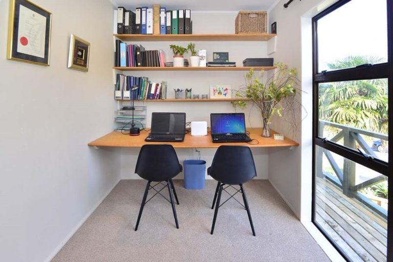 Photo of property in 11 Thalia Place, Totara Vale, Auckland, 0629