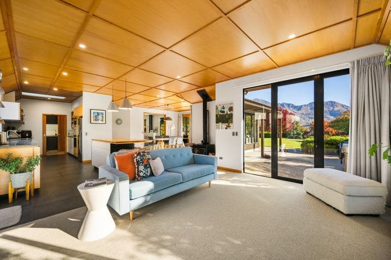 Photo of property in 248 Beacon Point Road, Wanaka, 9305