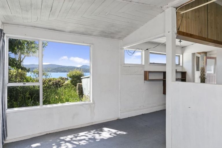 Photo of property in 455 Karaka Bay Road, Karaka Bays, Wellington, 6022