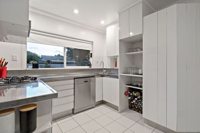 Photo of property in 6 Oakland Avenue, Papatoetoe, Auckland, 2025