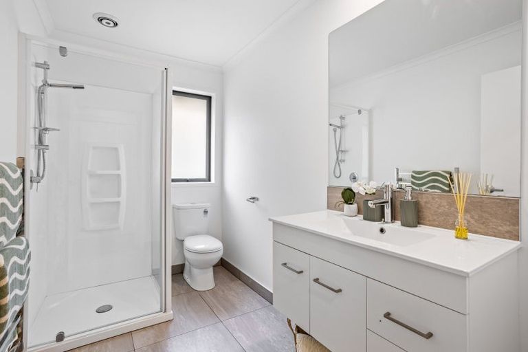 Photo of property in 32 Accolage Boulevard, Kumeu, 0810