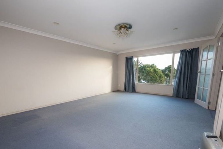 Photo of property in 42 Mandeville Place, Unsworth Heights, Auckland, 0632