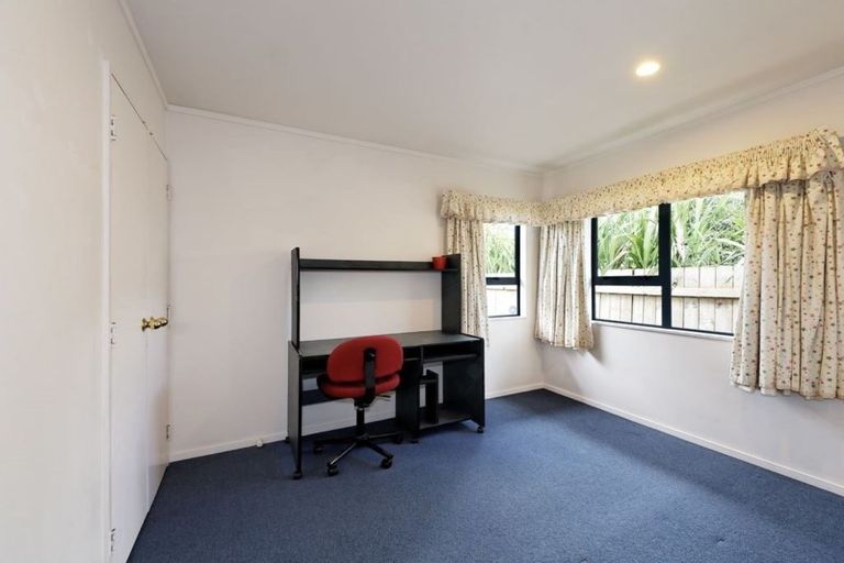 Photo of property in 6a Laura Street, Kelston, Auckland, 0602