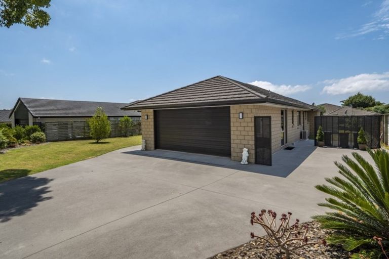 Photo of property in 52 Kayelene Place, Omokoroa, 3114