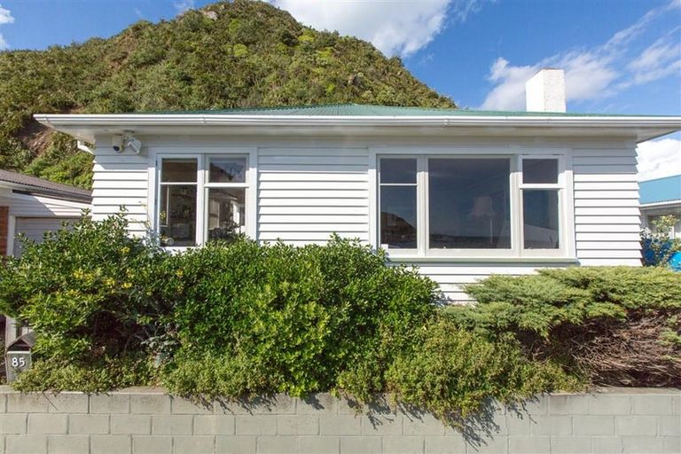 Photo of property in 85 Breaker Bay Road, Breaker Bay, Wellington, 6022