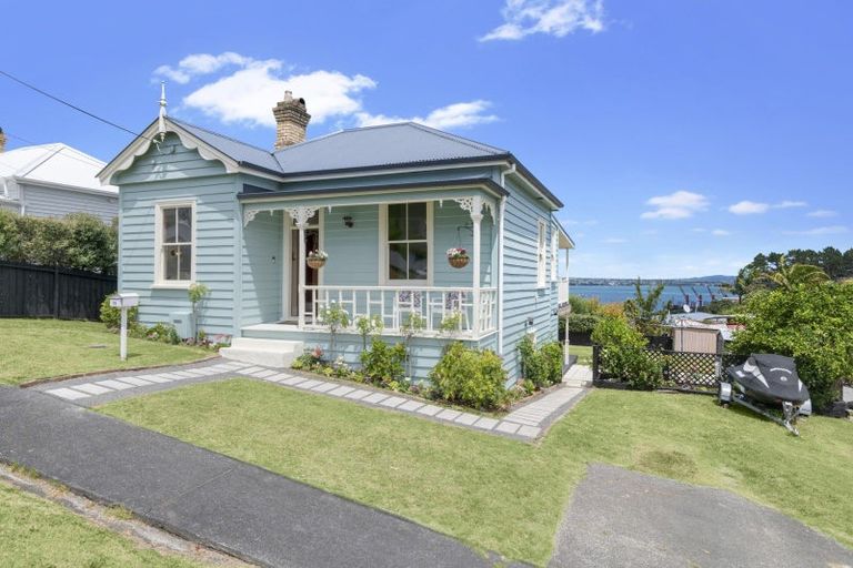 Photo of property in 72 Palmerston Road, Birkenhead, Auckland, 0626