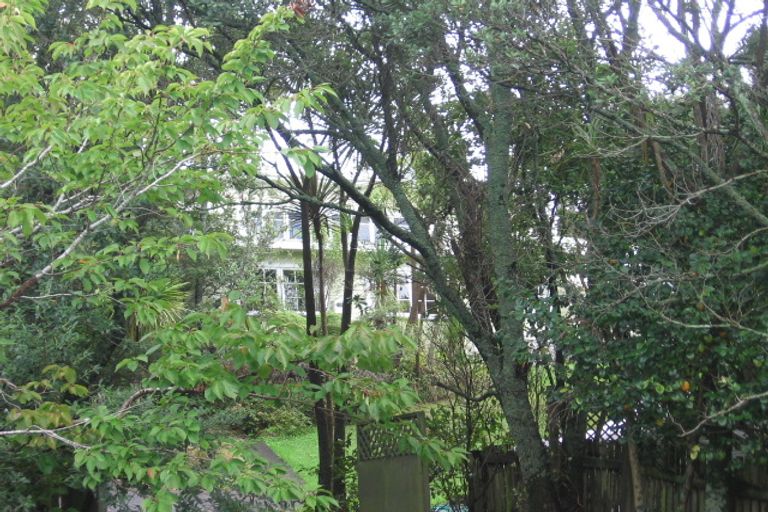 Photo of property in 237 Godley Road, Titirangi, Auckland, 0604