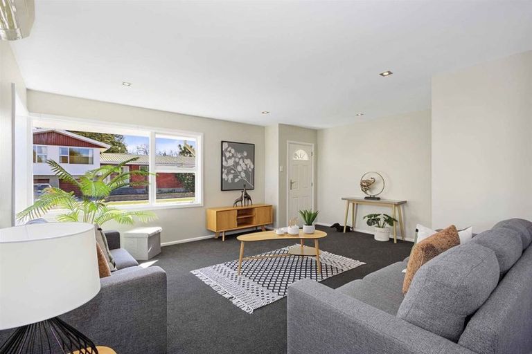 Photo of property in 2/4 Farnham Place, Ilam, Christchurch, 8041