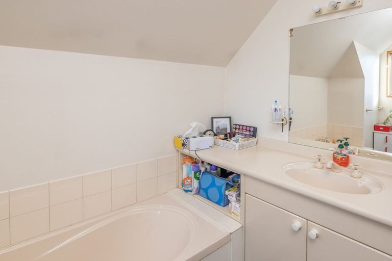 Photo of property in 104 Hamilton Avenue, Ilam, Christchurch, 8041