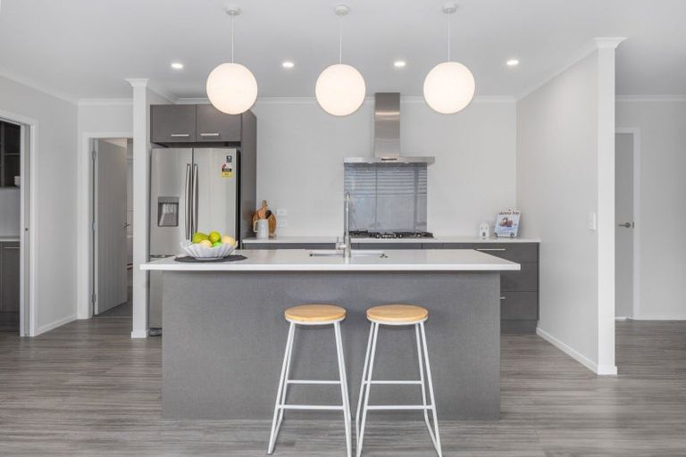 Photo of property in 22 Queen Charlotte Drive, Aotea, Porirua, 5024