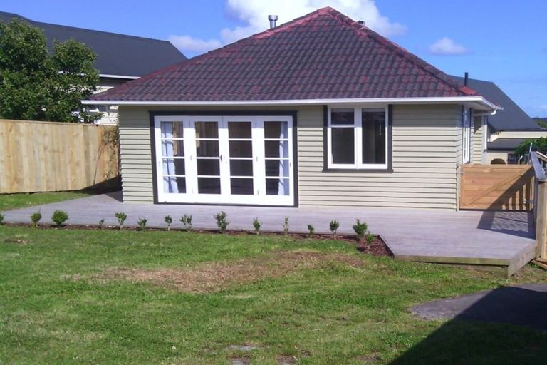 Photo of property in 75 Commercial Road, Helensville, 0800