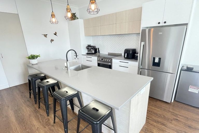 Photo of property in 2b Neil Avenue, Te Atatu Peninsula, Auckland, 0610