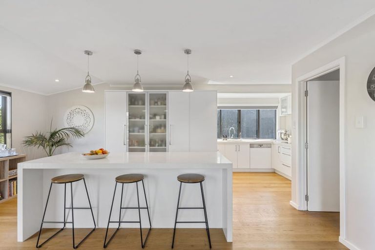 Photo of property in 133 Sandspit Road, Shelly Park, Auckland, 2014