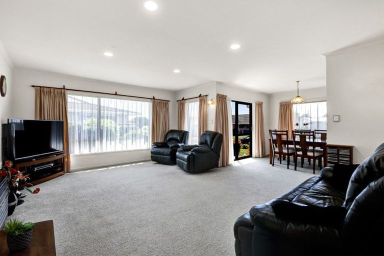 Photo of property in 4 Boulevard Drive, Merrilands, New Plymouth, 4312