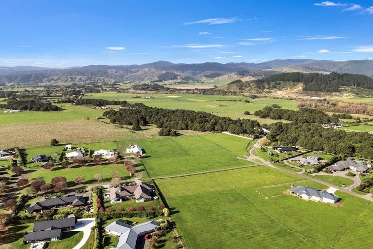 Photo of property in 35 Woven Stone Way, Ohau, 5570