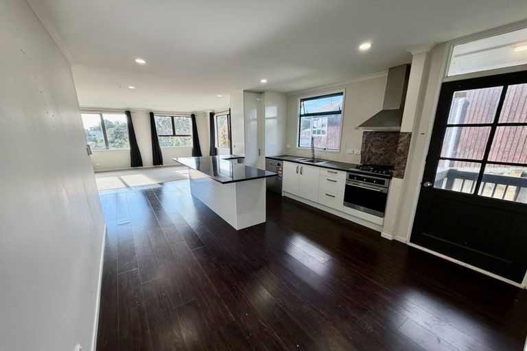 Photo of property in 112 Sunnyside Road, Sunnyvale, Auckland, 0612