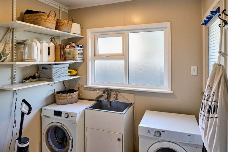 Photo of property in 1 East Grove, Alicetown, Lower Hutt, 5010