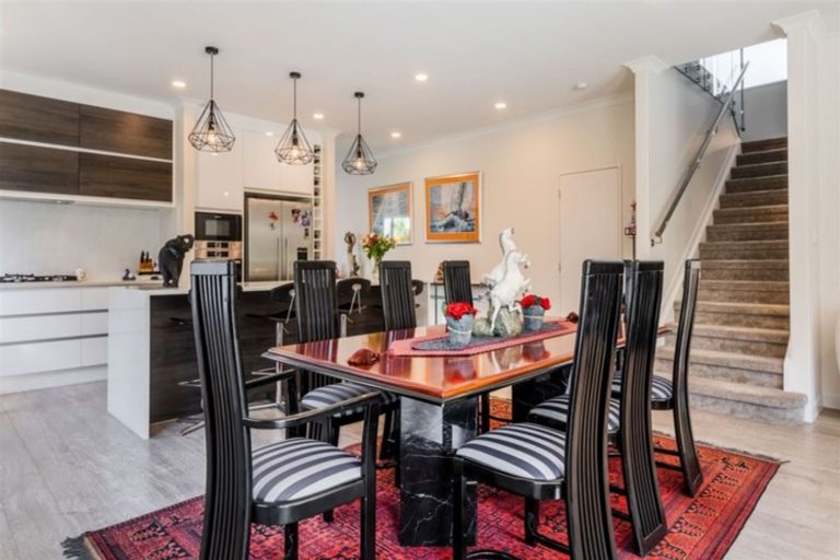 Photo of property in 15 Tawa Place, Orewa, 0931