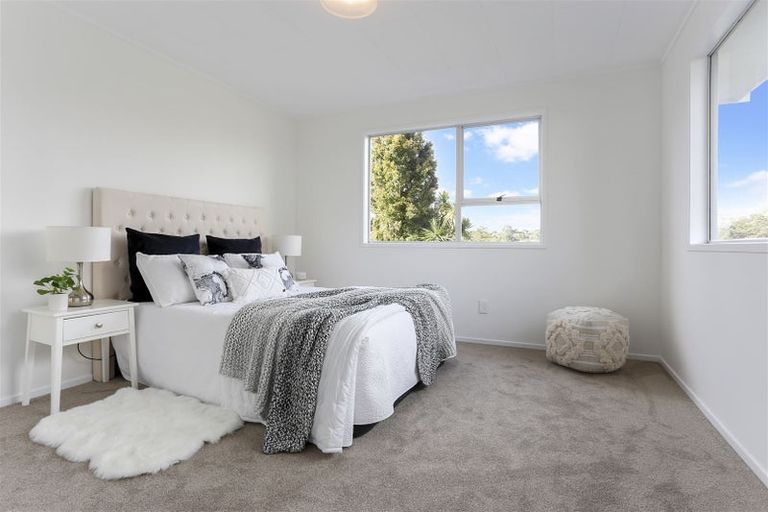 Photo of property in 1/8 Tallington Crescent, Torbay, Auckland, 0630