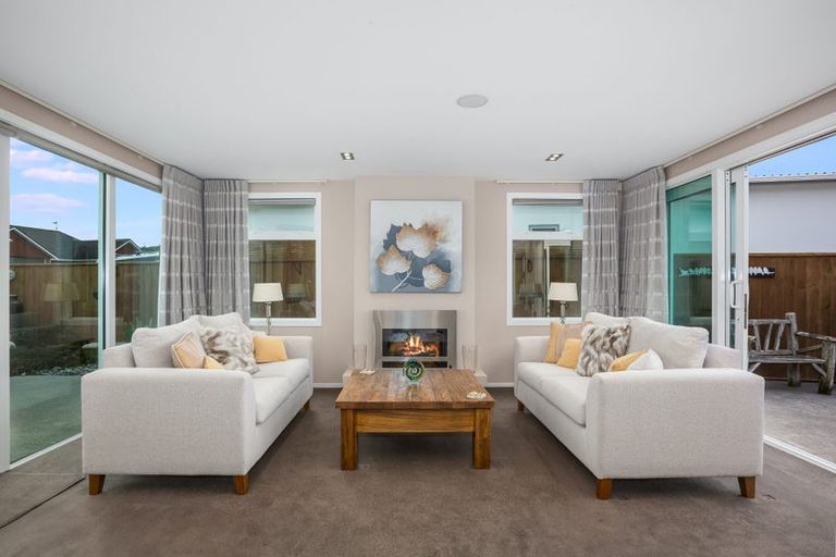 Photo of property in 61 James Cook Drive, Whitby, Porirua, 5024