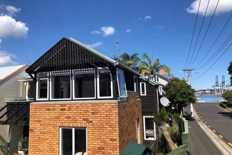 Photo of property in 1/2a Spring Street, Devonport, Auckland, 0624
