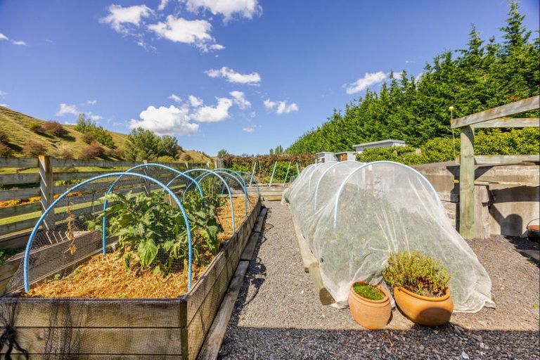 Photo of property in 1127 Pourerere Road, Omakere, Waipawa, 4271