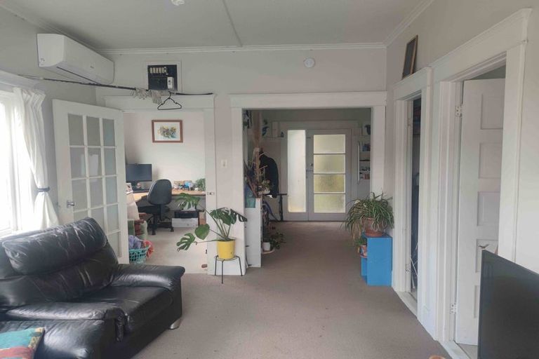 Photo of property in 2 Milne Terrace, Island Bay, Wellington, 6023