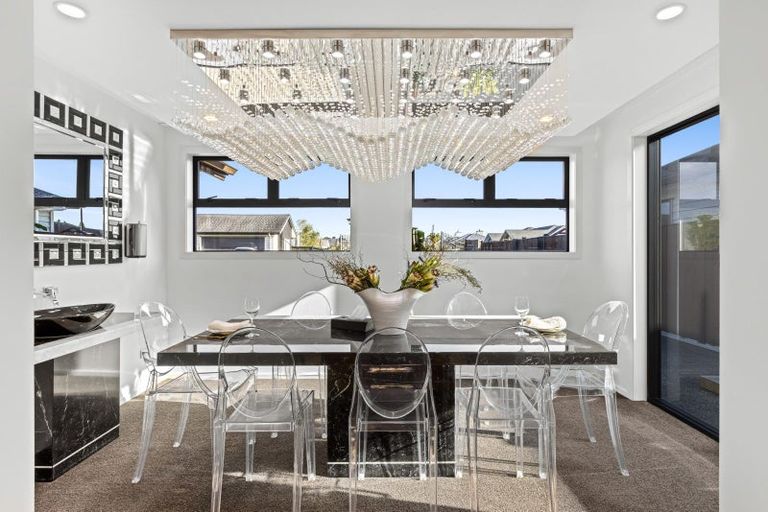 Photo of property in 14 Sir Lincoln Drive, Kumeu, 0810