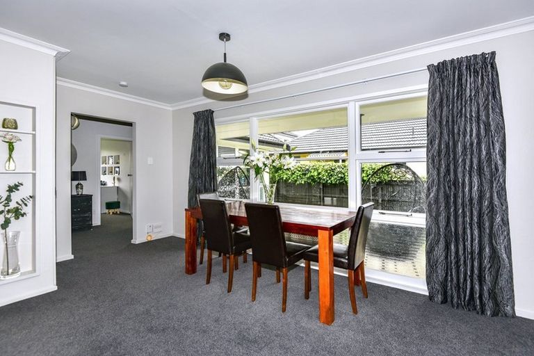 Photo of property in 1 Brookby Crescent, Avonhead, Christchurch, 8042