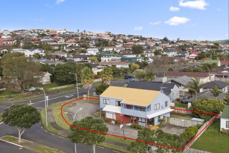 Photo of property in 19 Highland Park Drive, Highland Park, Auckland, 2010