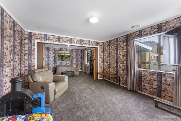 Photo of property in 193 Katherine Mansfield Drive, Whitemans Valley, Upper Hutt, 5371
