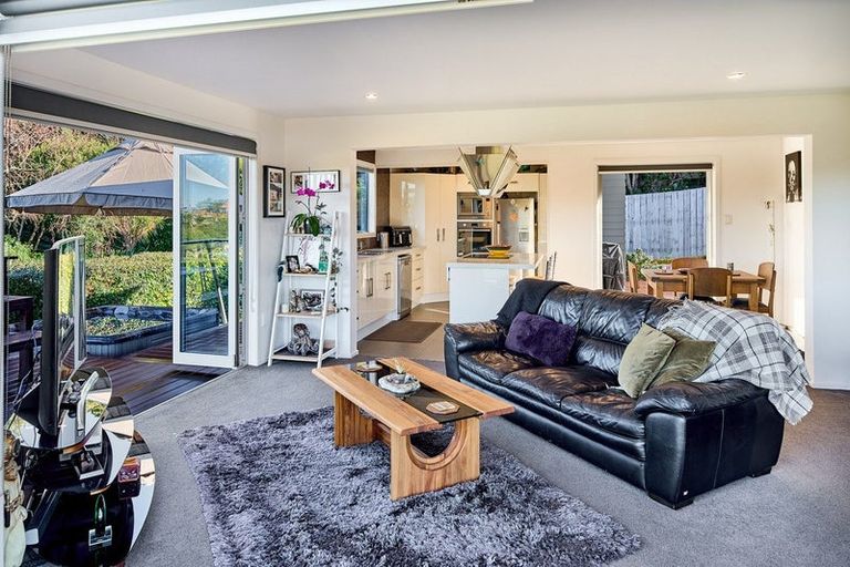 Photo of property in 92 Mana View Road, Paremata, Porirua, 5026