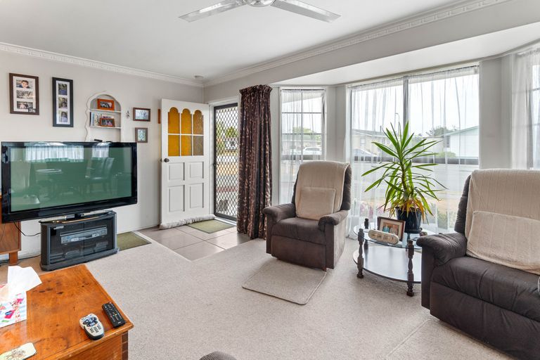 Photo of property in 32 Lowes Place, Solway, Masterton, 5810