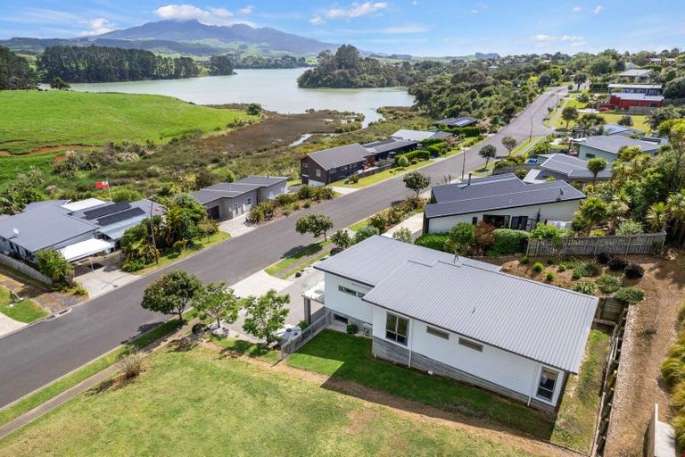 Photo of property in 28 Robertson Street, Raglan, 3225