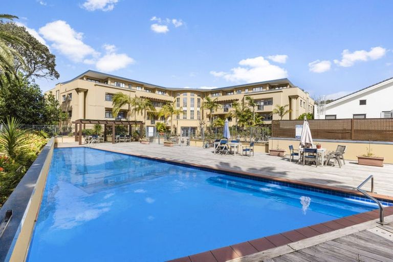 Photo of property in 2c/7-11 Bute Road, Browns Bay, Auckland, 0630