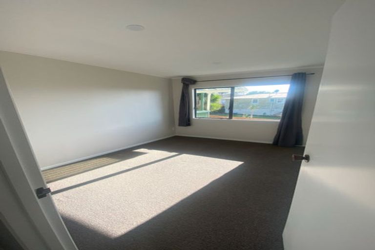 Photo of property in 1/16 Manapouri Place, Pakuranga Heights, Auckland, 2010