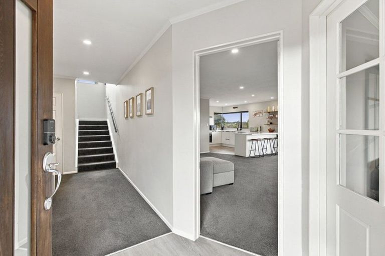Photo of property in 9 Sandel Rise, Merrilands, New Plymouth, 4312