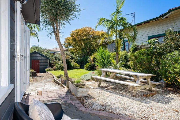 Photo of property in 35 Napier Terrace, Hospital Hill, Napier, 4110