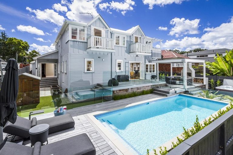 Photo of property in 209 Hurstmere Road, Takapuna, Auckland, 0622