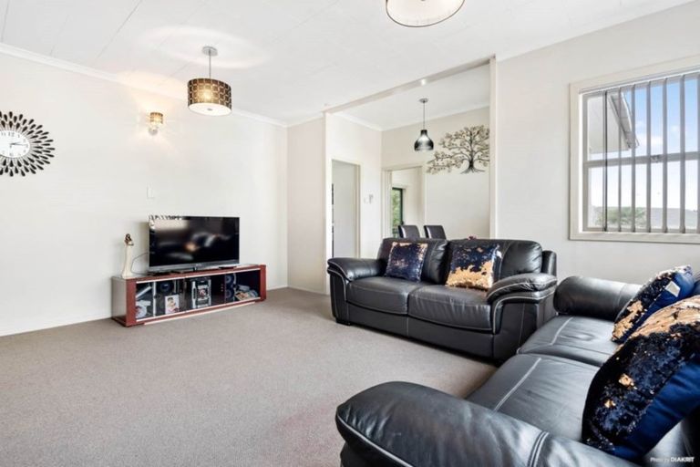 Photo of property in 39a Lincoln Park Avenue, Massey, Auckland, 0614