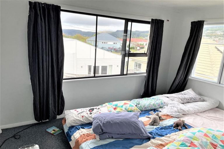 Photo of property in 27 Mexted Terrace, Tawa, Wellington, 5028