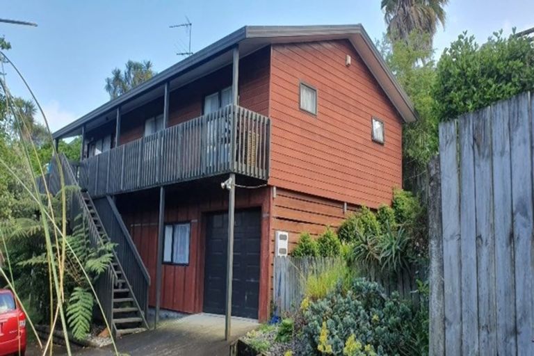 Photo of property in 2/9 Jay Court, Botany Downs, Auckland, 2010