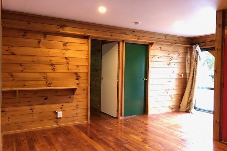 Photo of property in 25 Emlyn Place, Torbay, Auckland, 0630