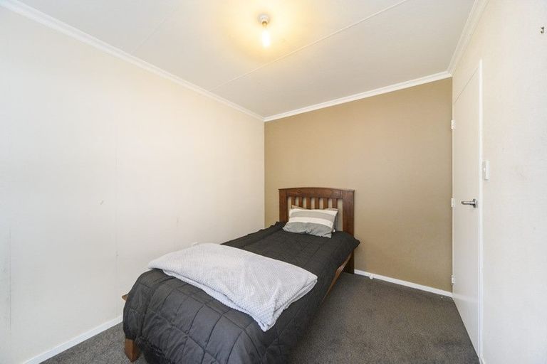 Photo of property in 38 Suzanne Grove, Kelvin Grove, Palmerston North, 4414