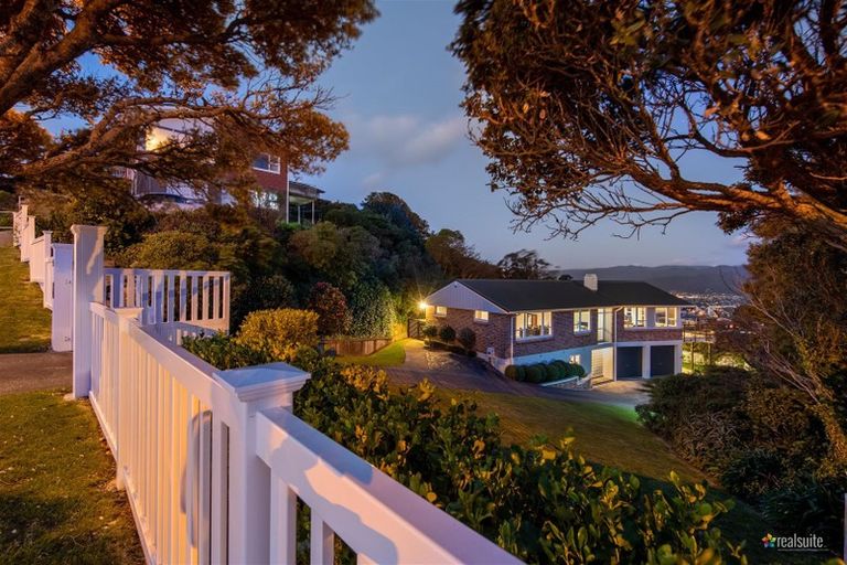 Photo of property in 96 Dowse Drive, Maungaraki, Lower Hutt, 5010