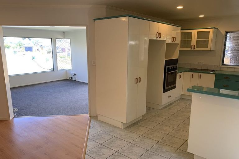 Photo of property in 1/40 Jane Eyre Drive, Somerville, Auckland, 2014