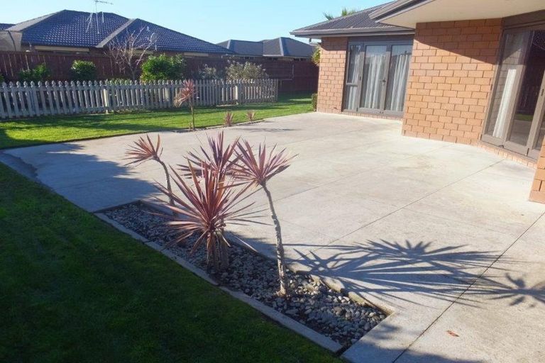 Photo of property in 13 Holly Place, Rototuna North, Hamilton, 3210