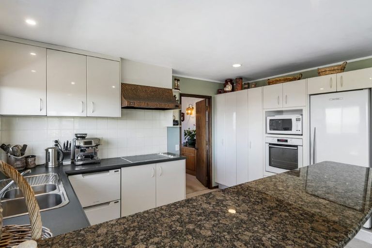 Photo of property in 32 Onetaunga Road, Chatswood, Auckland, 0626