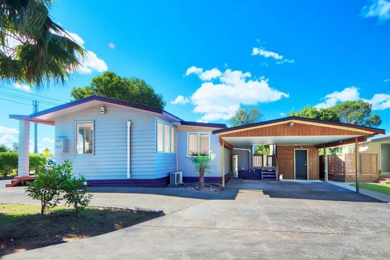Photo of property in 1/93 Hobsonville Road, West Harbour, Auckland, 0618