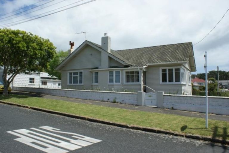 Photo of property in 2 Peace Avenue, Moturoa, New Plymouth, 4310
